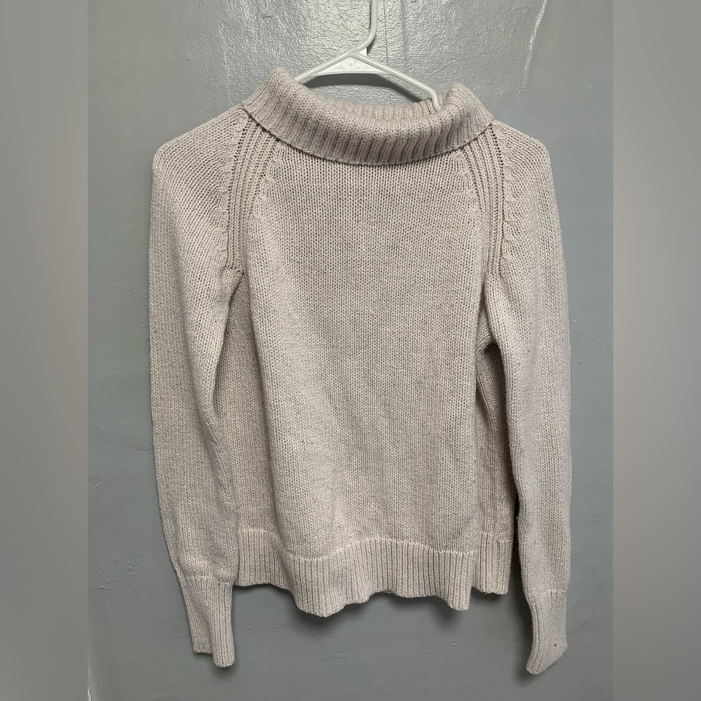 Old Navy Ivory Knit Turtleneck Size Medium